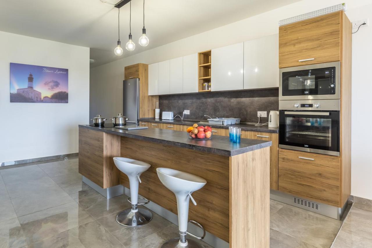 3 Bedroom Apartment - Walking Distance From Airport Gudja Екстер'єр фото