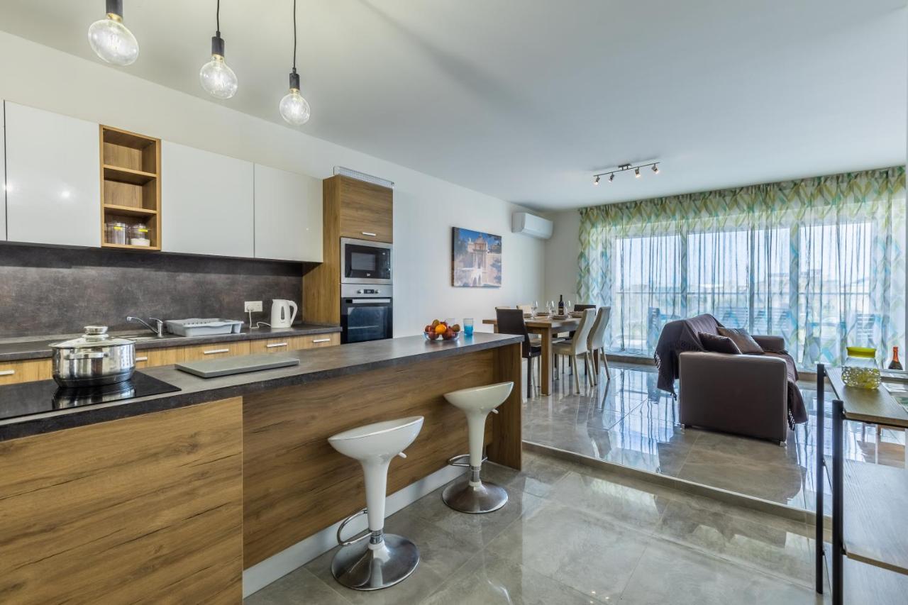 3 Bedroom Apartment - Walking Distance From Airport Gudja Екстер'єр фото