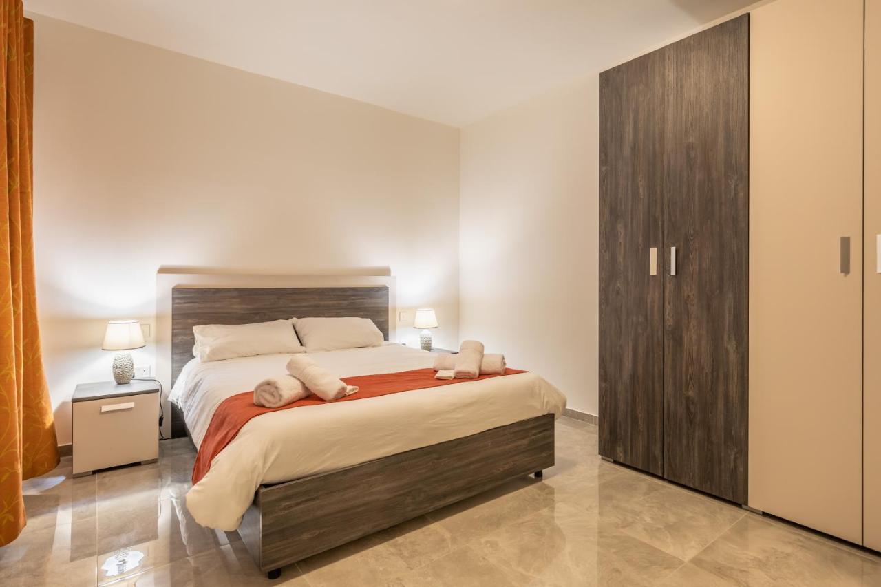 3 Bedroom Apartment - Walking Distance From Airport Gudja Екстер'єр фото