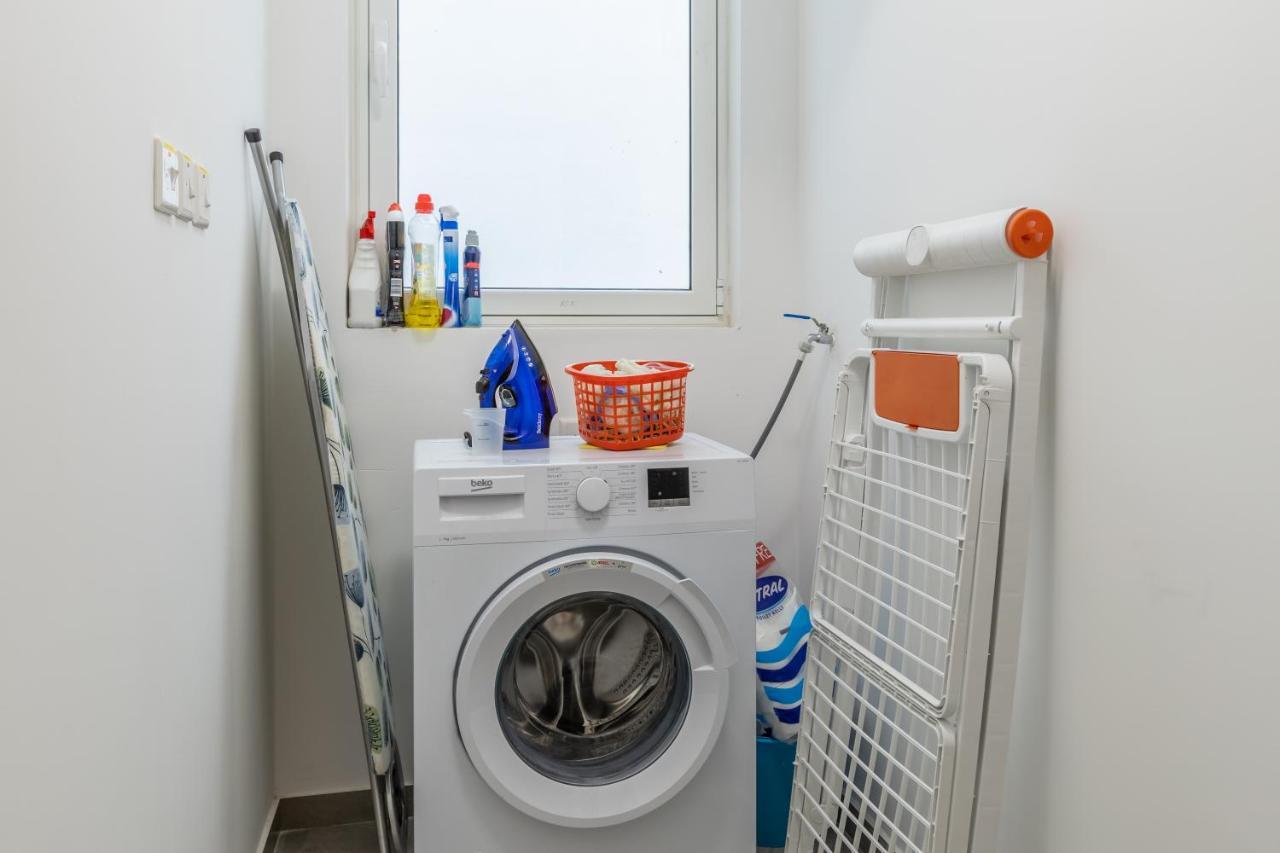 3 Bedroom Apartment - Walking Distance From Airport Gudja Екстер'єр фото