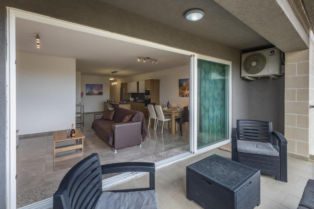 3 Bedroom Apartment - Walking Distance From Airport Gudja Екстер'єр фото