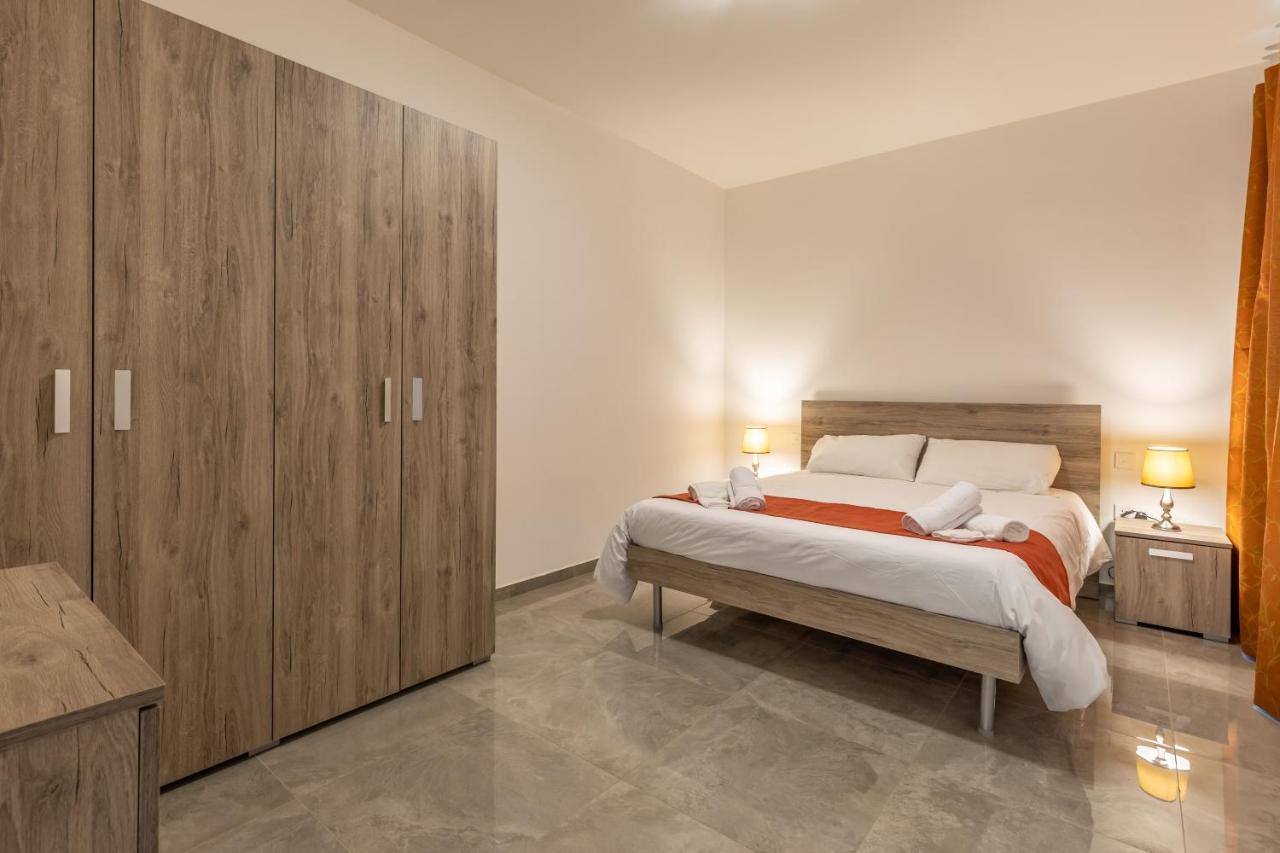 3 Bedroom Apartment - Walking Distance From Airport Gudja Екстер'єр фото